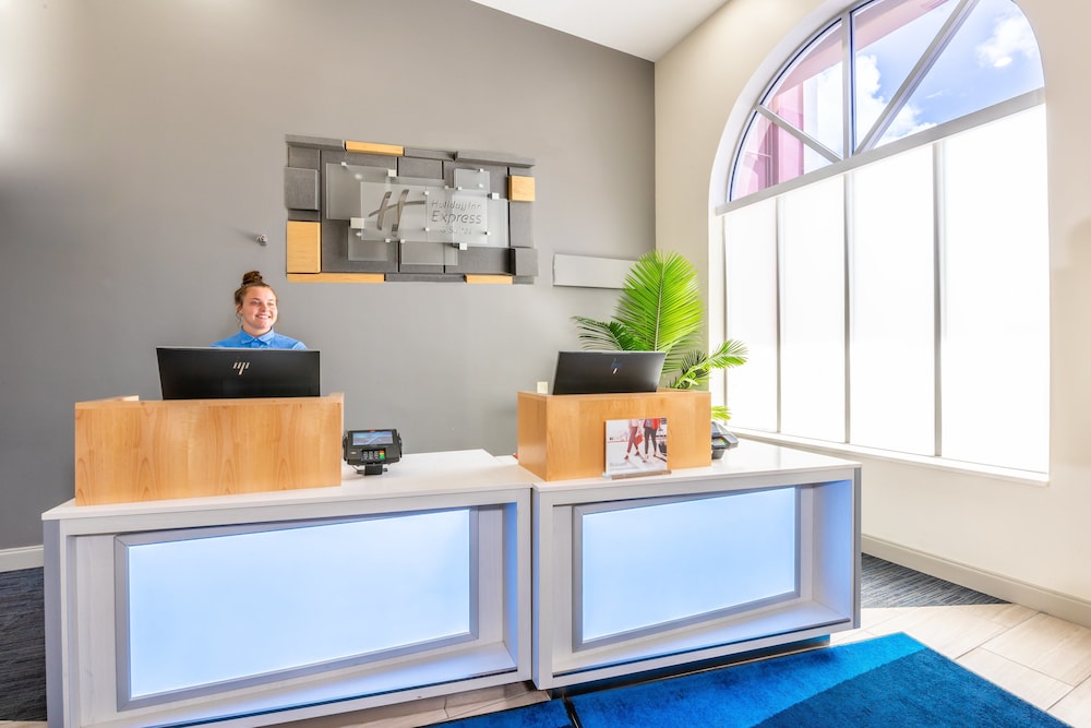 Holiday Inn Express & Suites Bradenton West, an IHG Hotel 14/69