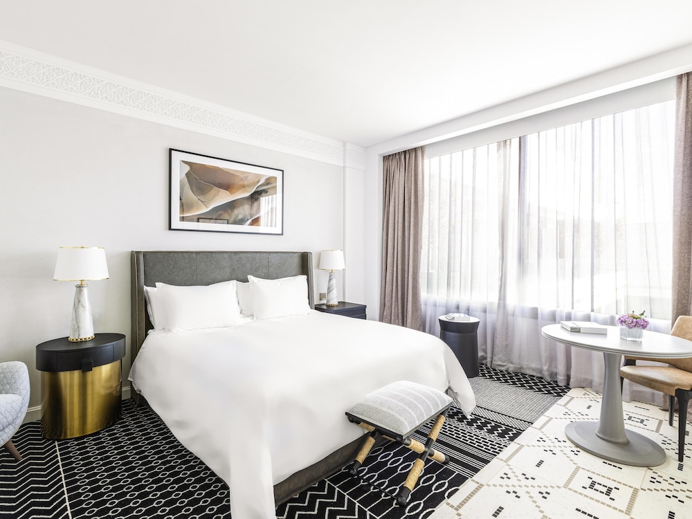 Fairmont Gold, King Bed