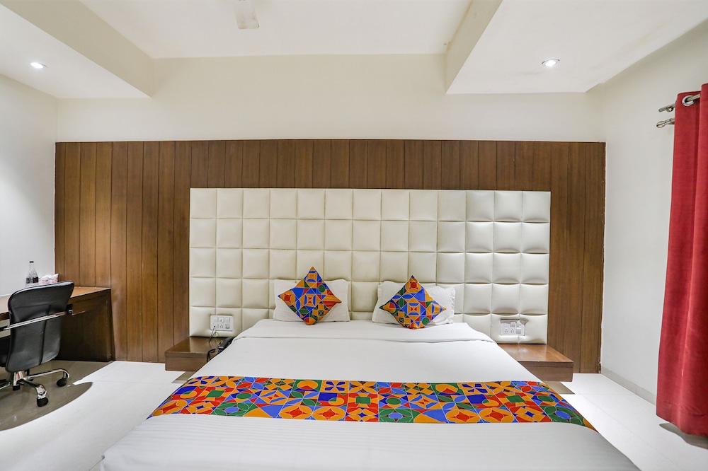 Hotel Mahendra 42/44