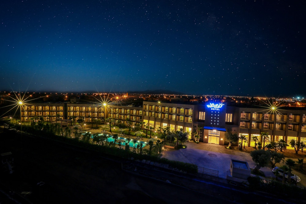 WAZO HOTEL 8/63