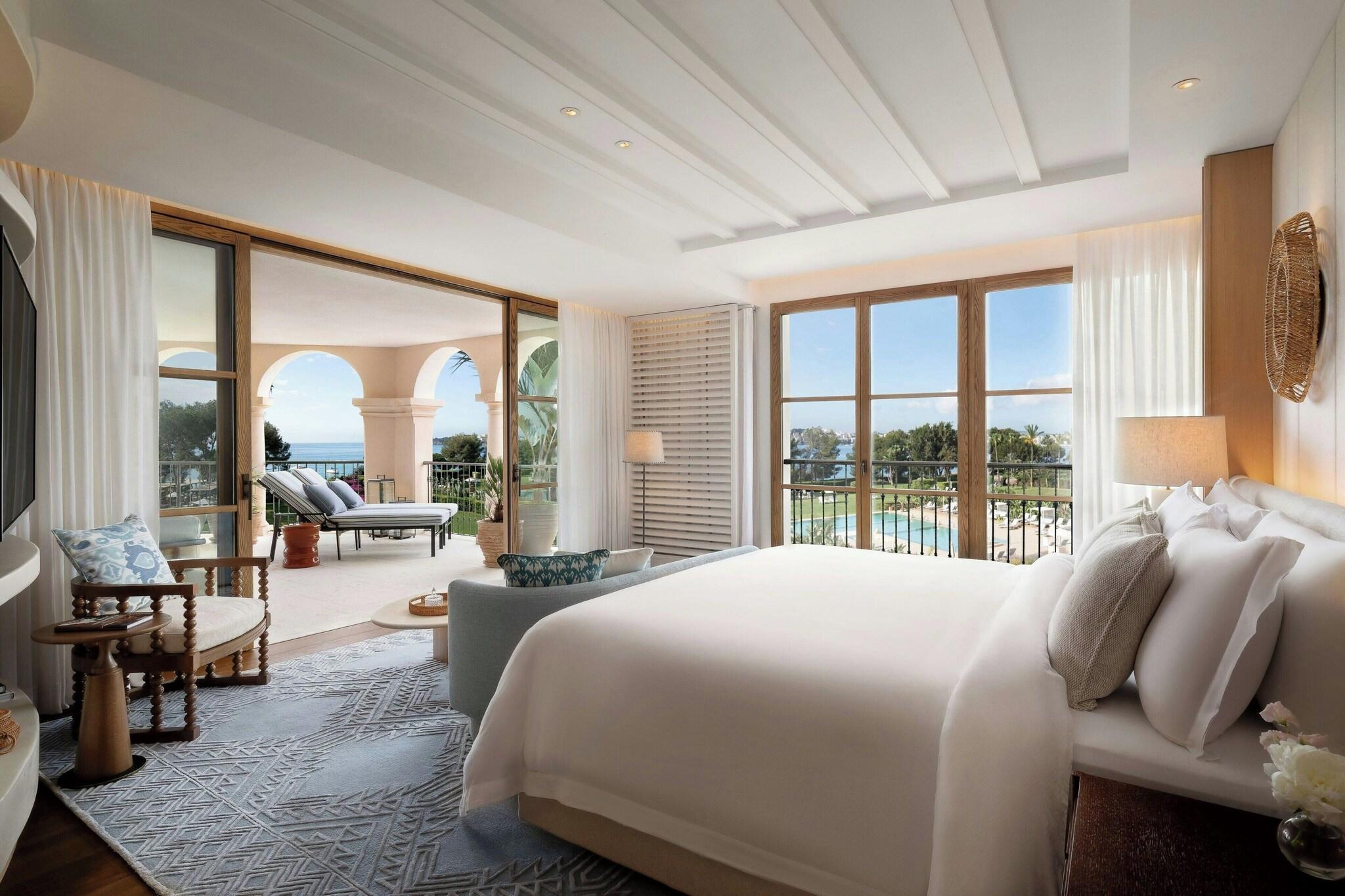Suite, Sea Front
