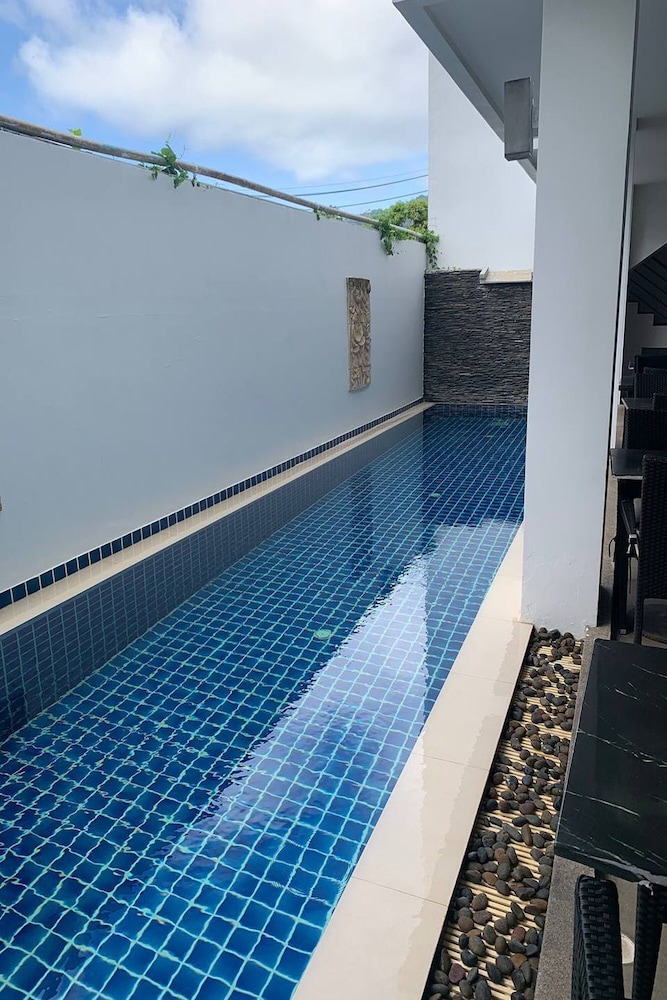 One World One Home Naiharn Hotel by ZUZU 28/50