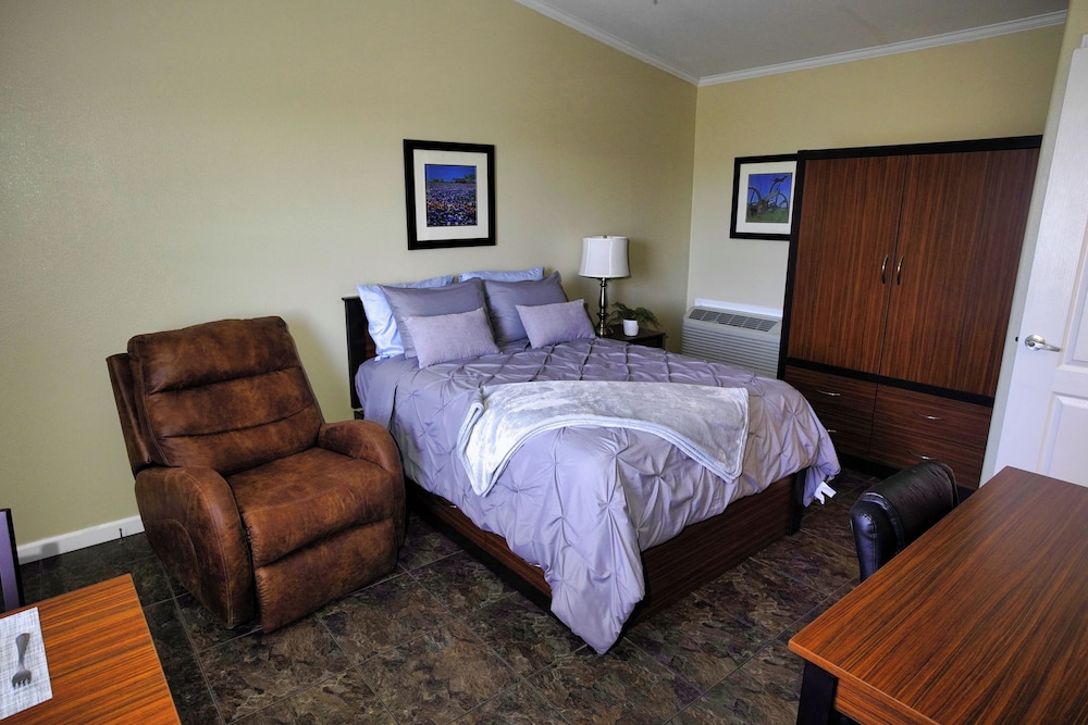 Freeport Extended Stay Studios 11/50