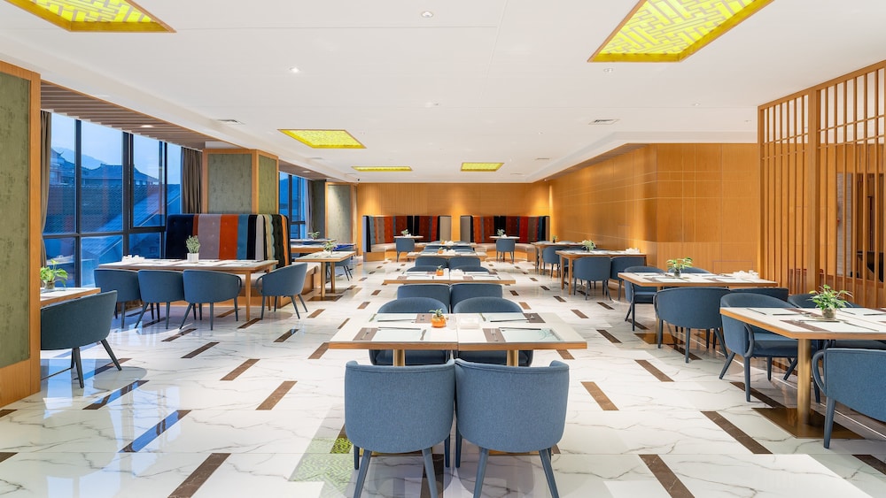 Holiday Inn Dujiangyan Ancient Town 36/50