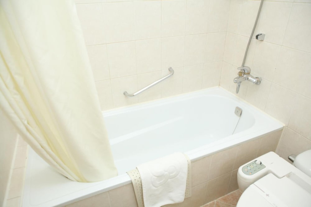 Gumi Century Hotel 46/50
