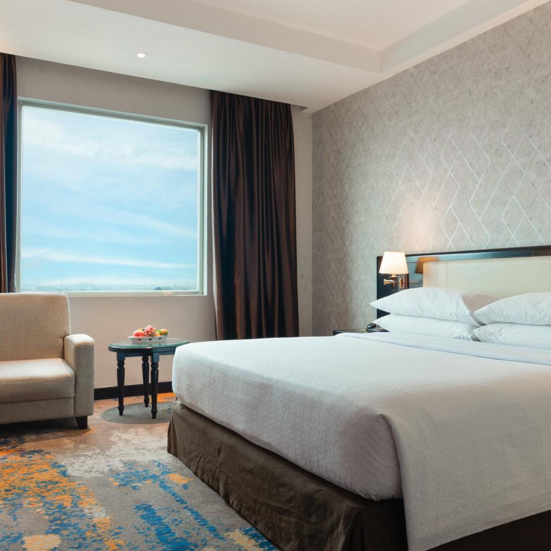 Guest Room, Deluxe, King Bed