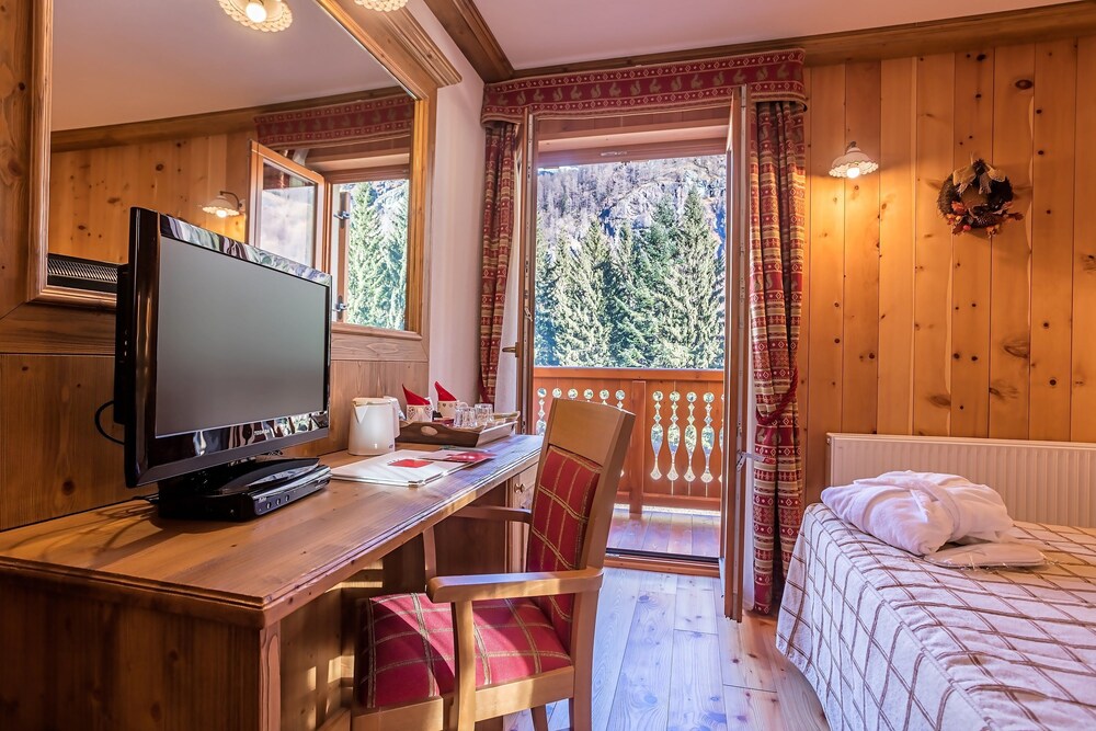 Hotel Lo Scoiattolo 40/71