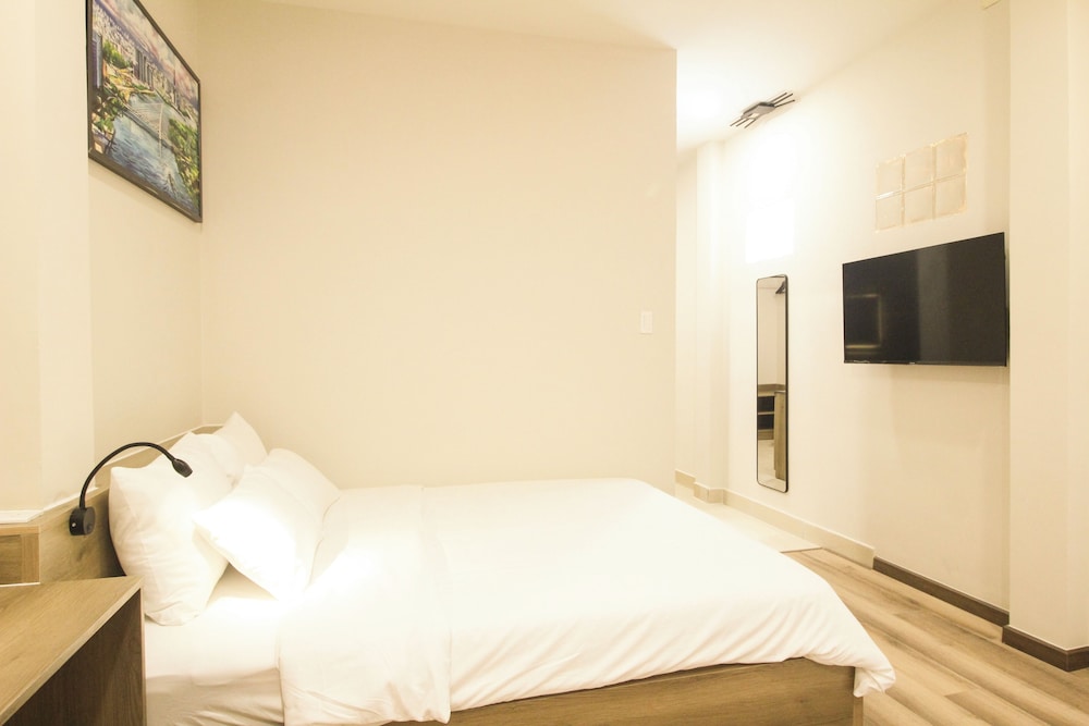 De Lustora Hotel & Apartment - District 1, HCM. 15/35