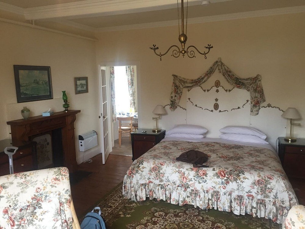 Room, King Bed, Garden View
