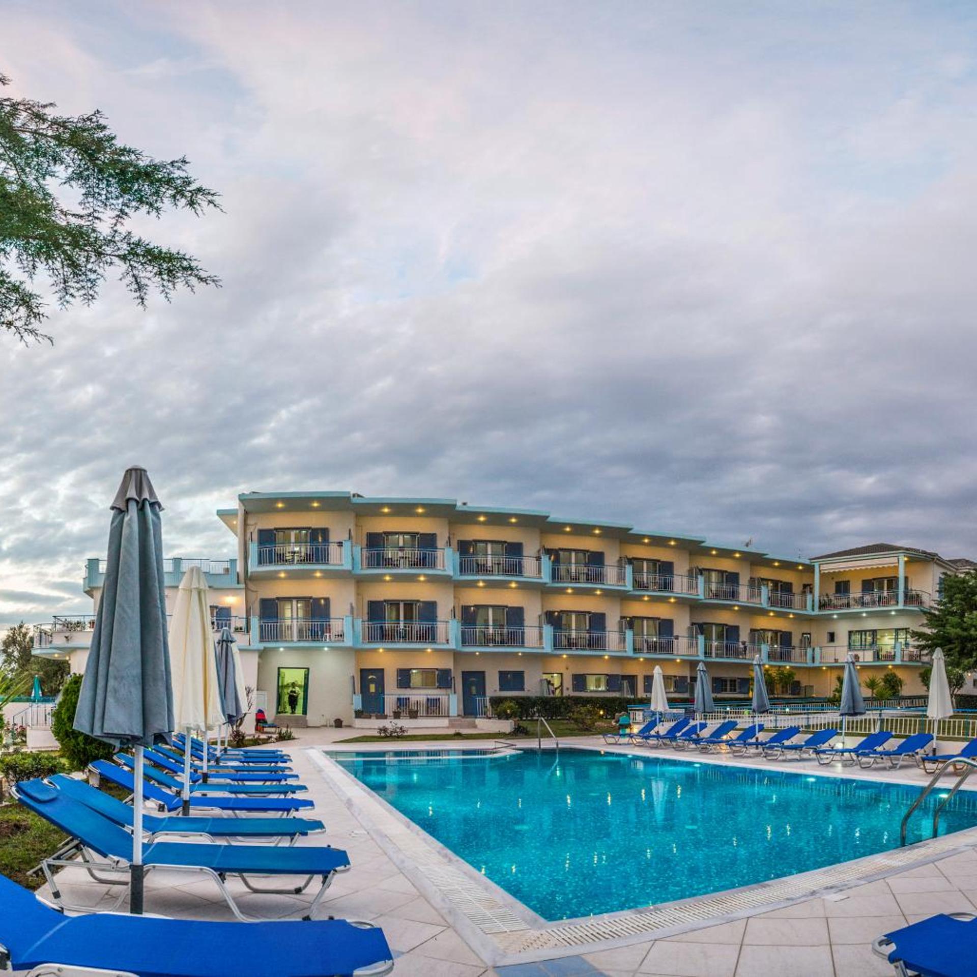 Cliff Bay Hotel 4/62