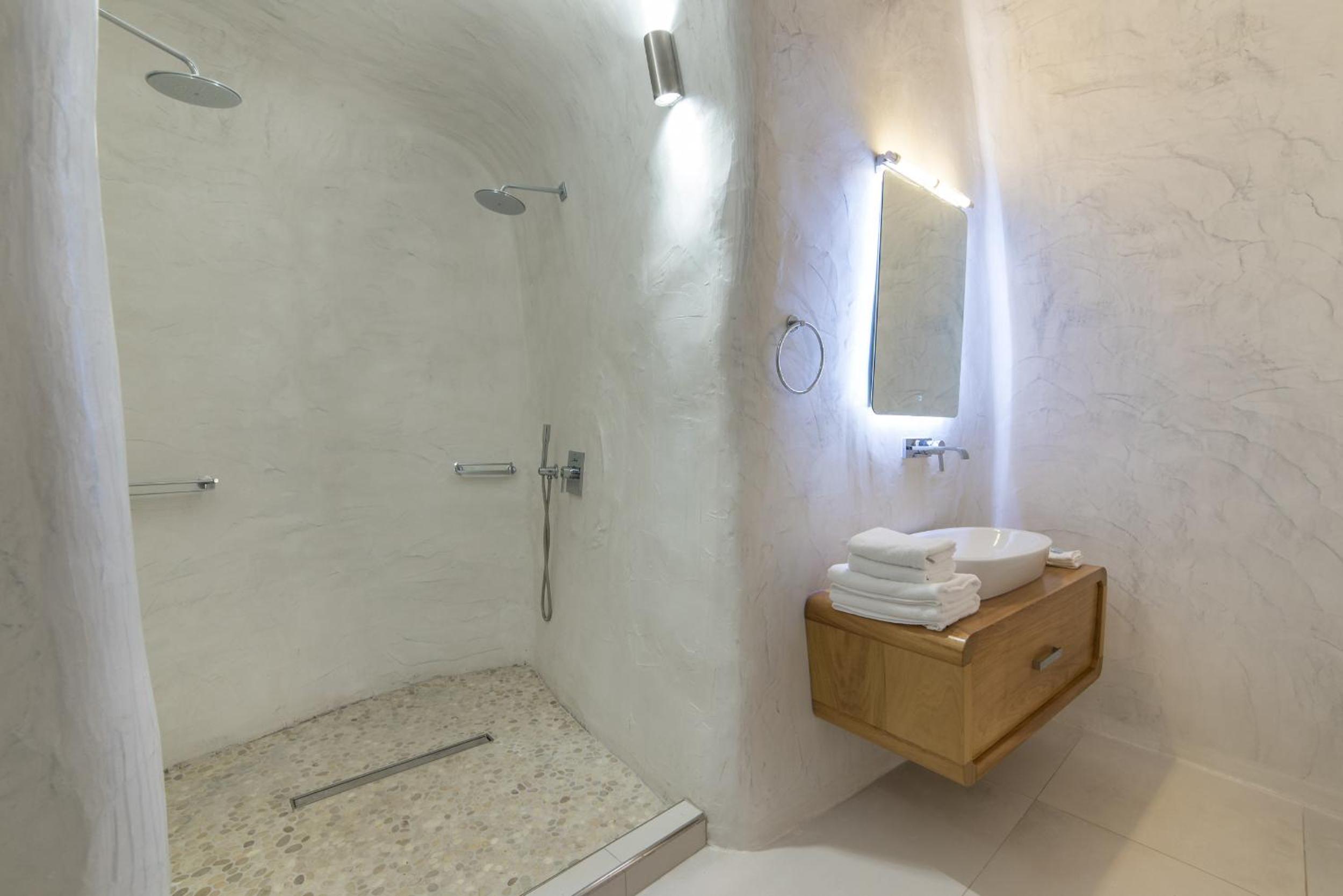 Superior, Suite, Outdoor Jetted Tub، Day Dream Luxury Suites 4/5