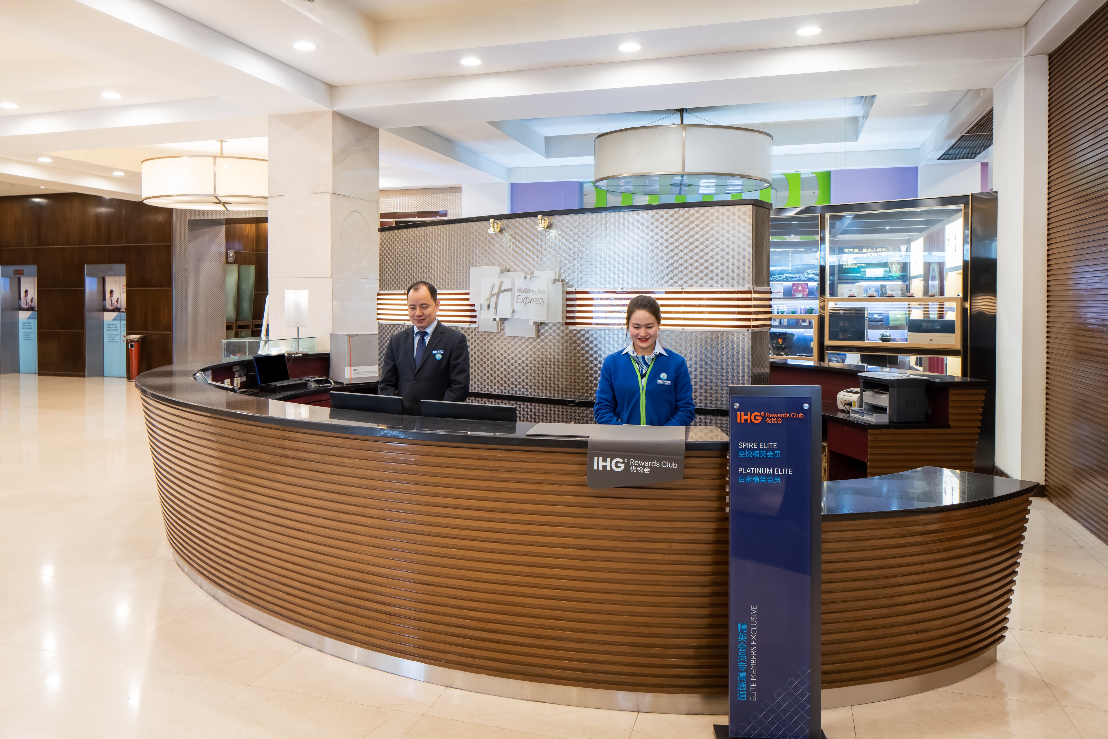 Holiday Inn Express Zhengzhou 8/25