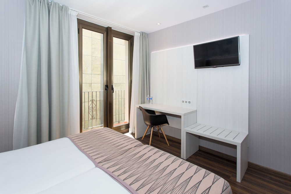 Hostal Opera Ramblas 13/38