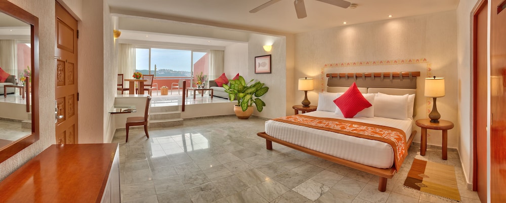 BRISAS BEACH CLUB, KING BED