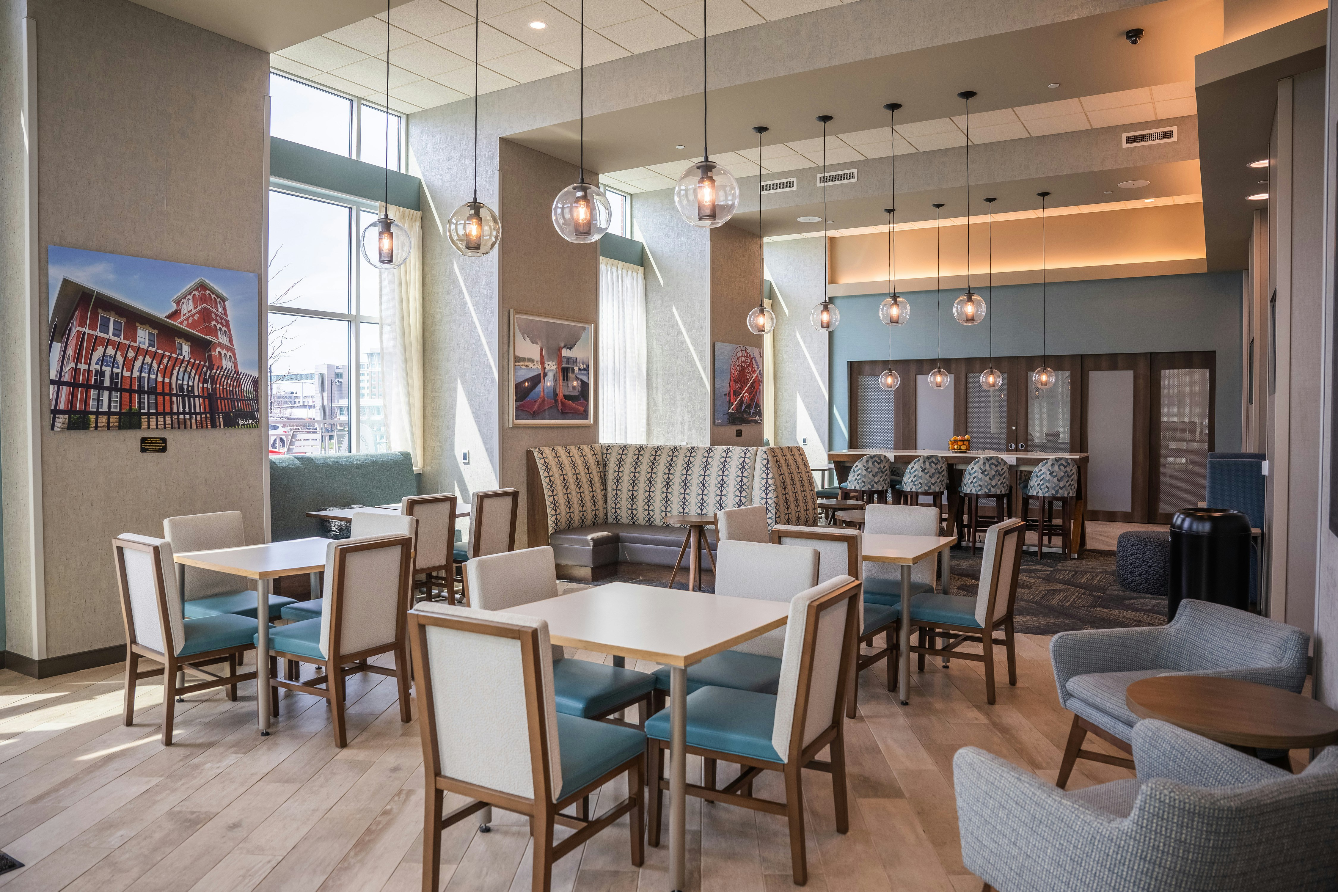 Hampton Inn & Suites Erie Bayfront 50/54