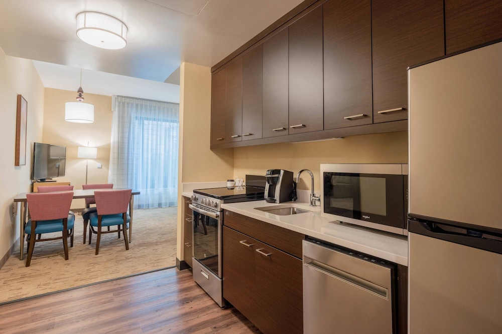 TownePlace Suites by Marriott Agoura Hills 40/50