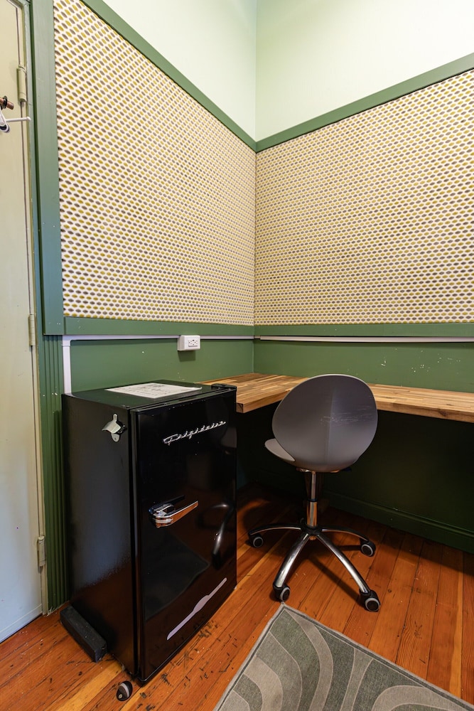 Cambie Downtown Hostel 25/27