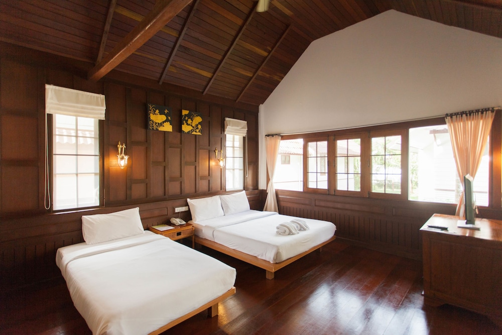 Coco Palm Beach Resort 33/66