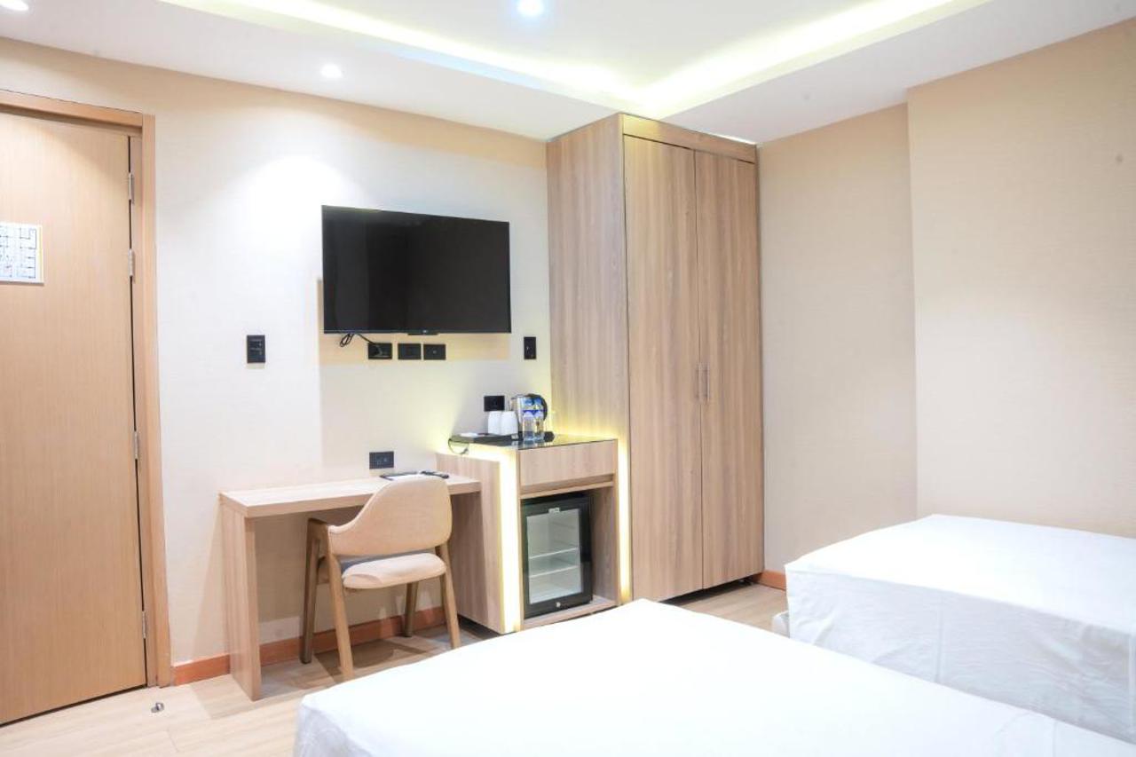 Sunday Belajandro Hotel 16/44