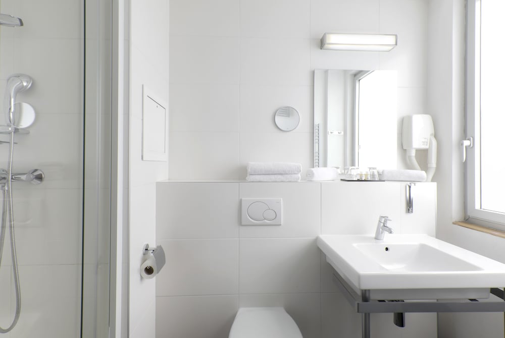 AMBRE HOTEL 32/39