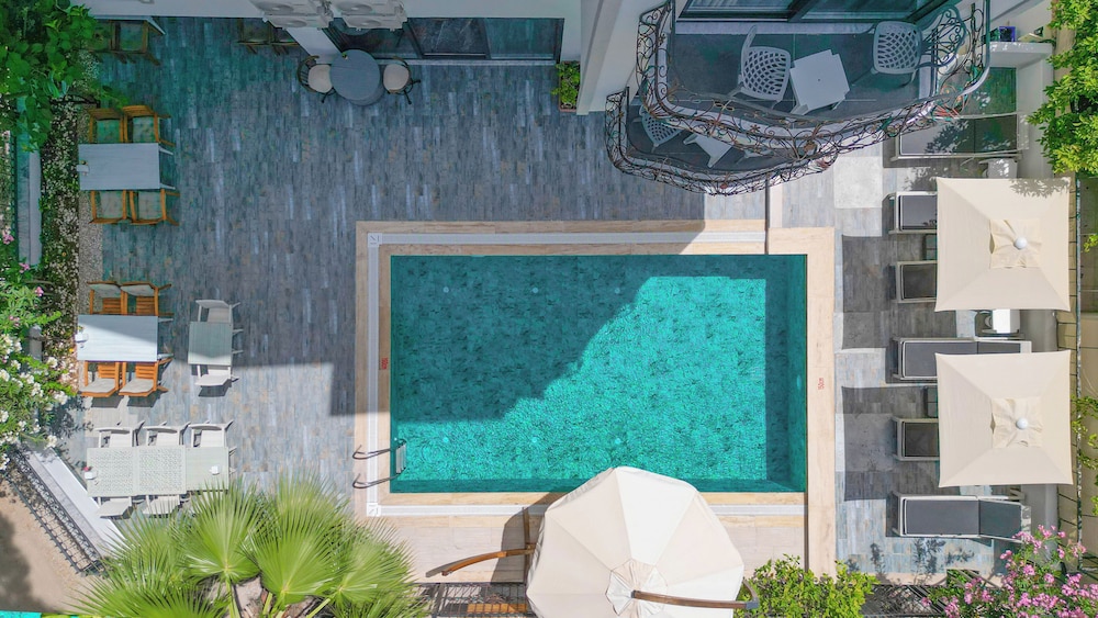 Ada Boutique Hotel 14/16