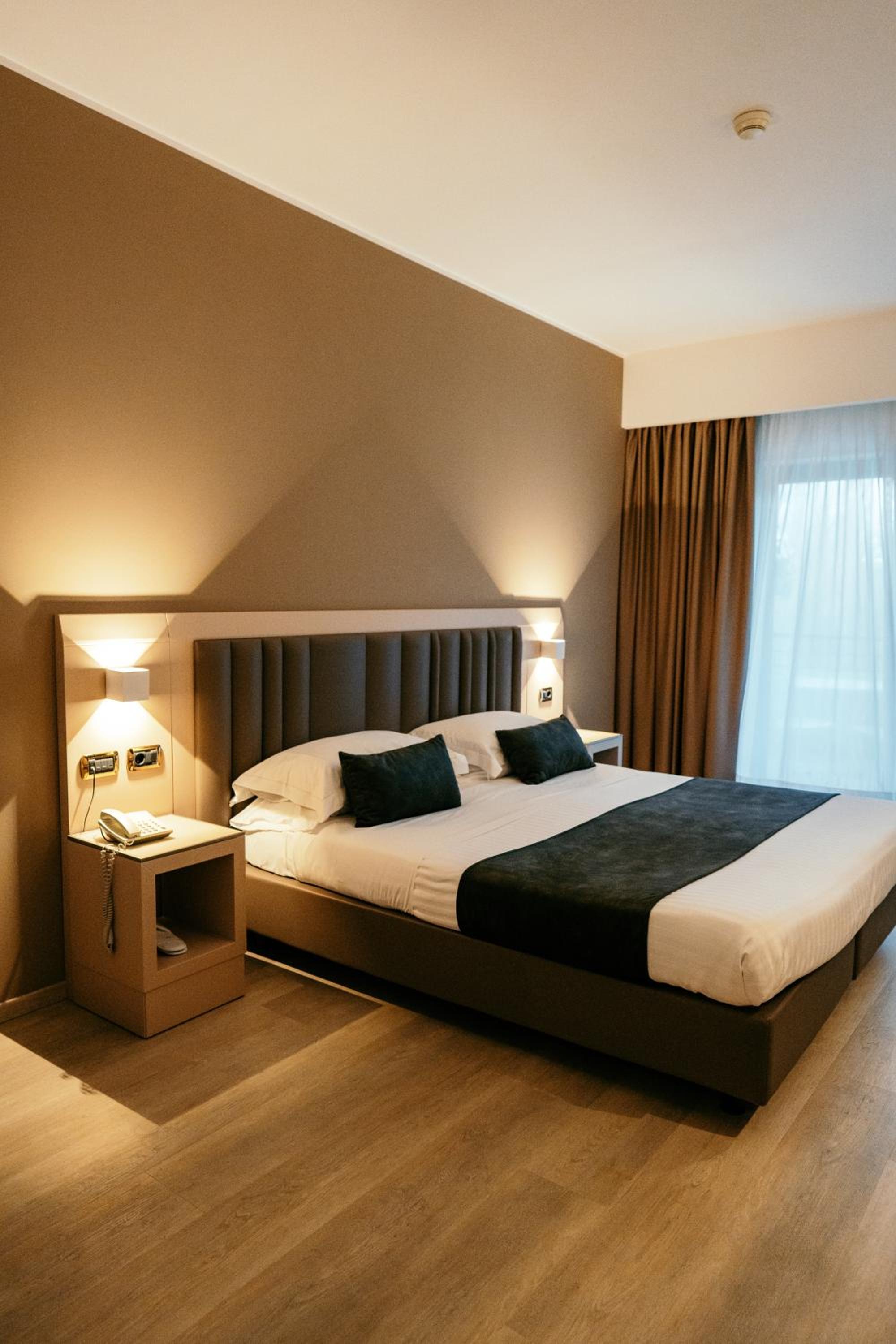 غرفة مزدوجة سوبيريور بشرفة، Grand Hotel La Chiusa Di Chietri 2/10
