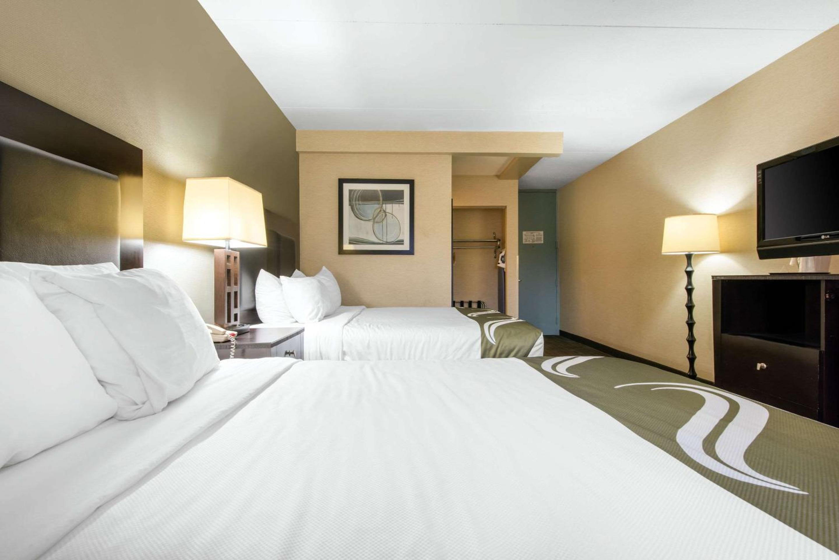 غرفة ديلوكس بسريرين كوين، Quality Inn & Suites Charleston - Civic Center 2/4
