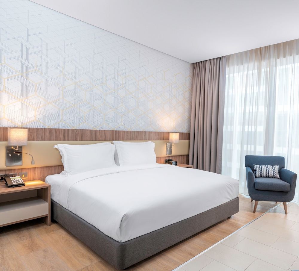 هوليداي إن آند سويتس - الجبيل(Holiday Inn & Suites Al Jubail) 24/72