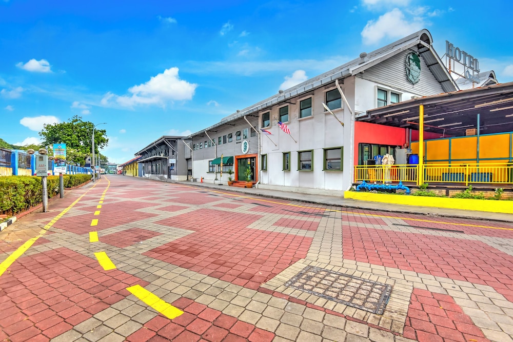 Sunday Malacca Near Jonker Street Formerly Quayside 51/62