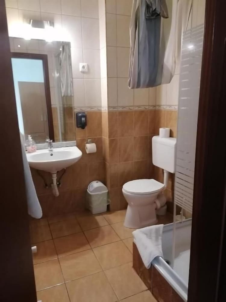 Hotel Ferihegy 28/30