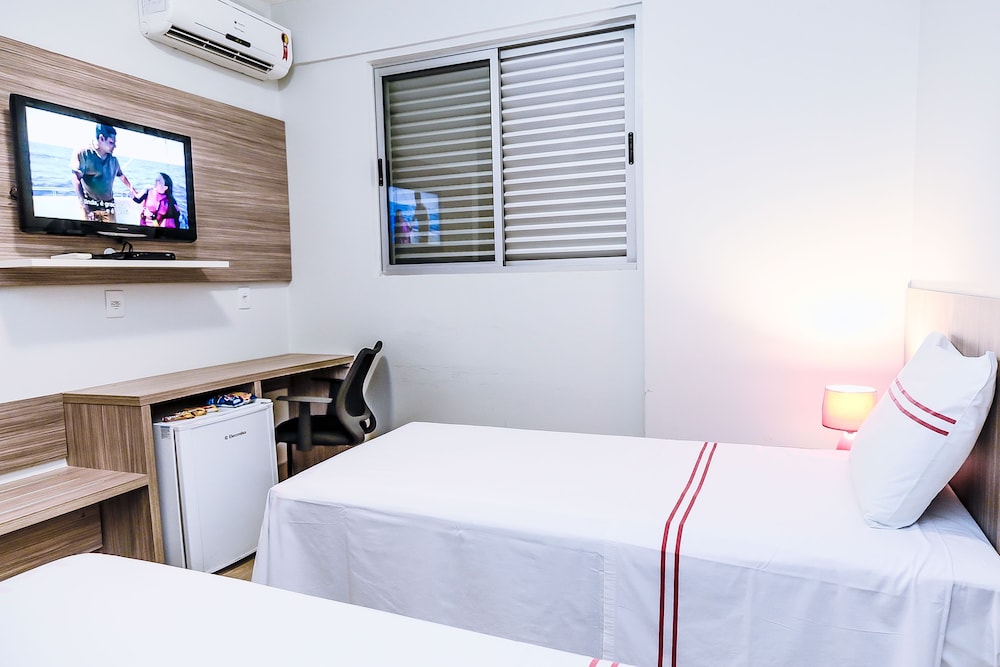 DELUXE, DOUBLE OR TWIN BED