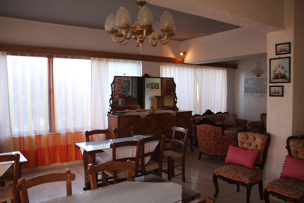 Violeta Hotel 32/44
