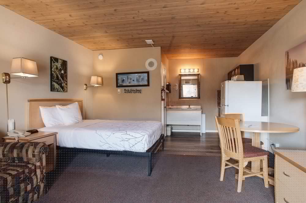 EasyStay Inn & Suites Fernie 16/37