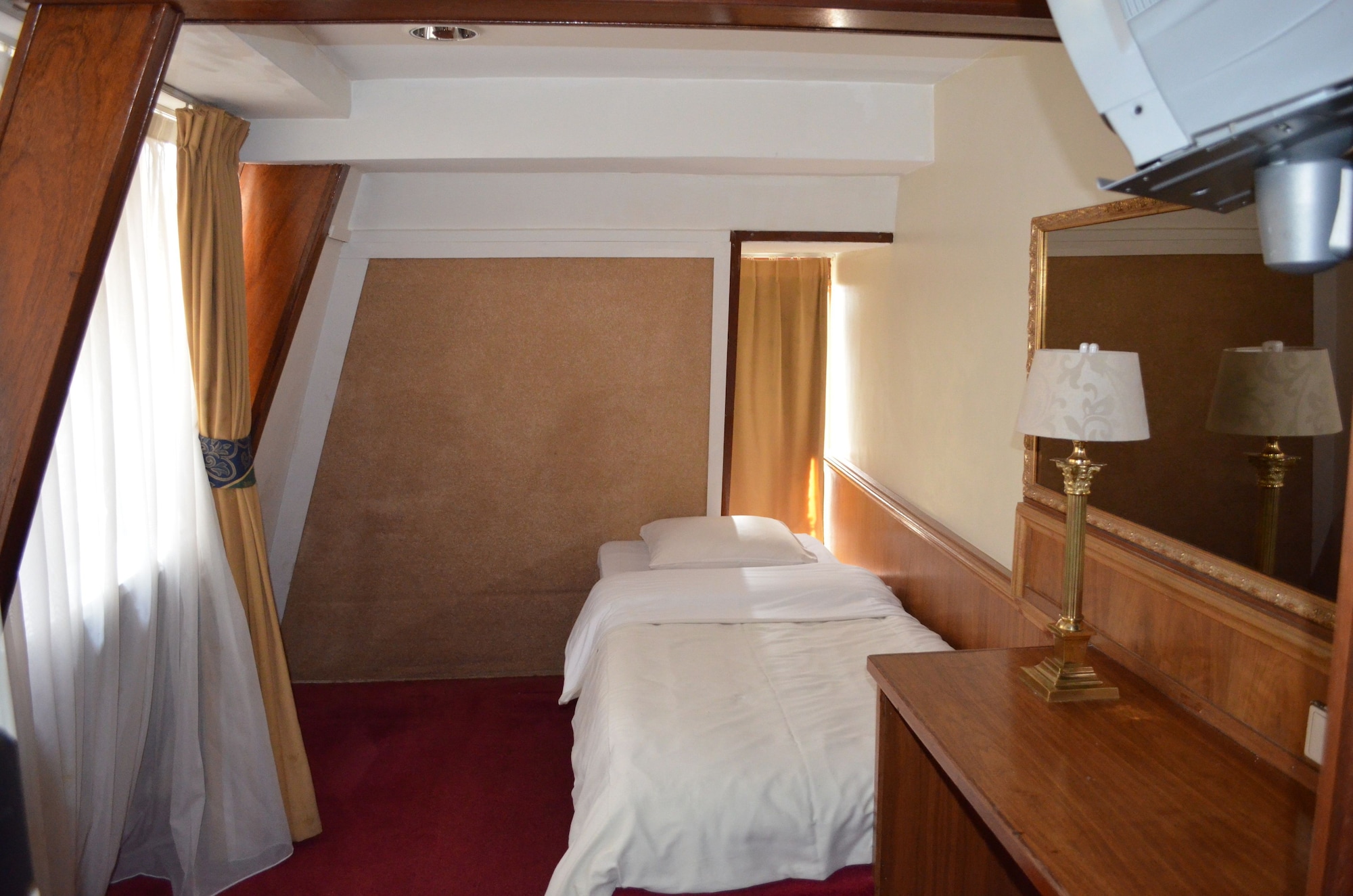 BASIC, SINGLE, SINGLE BED