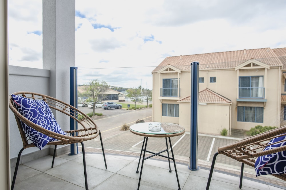 The Marina Hotel 50/66