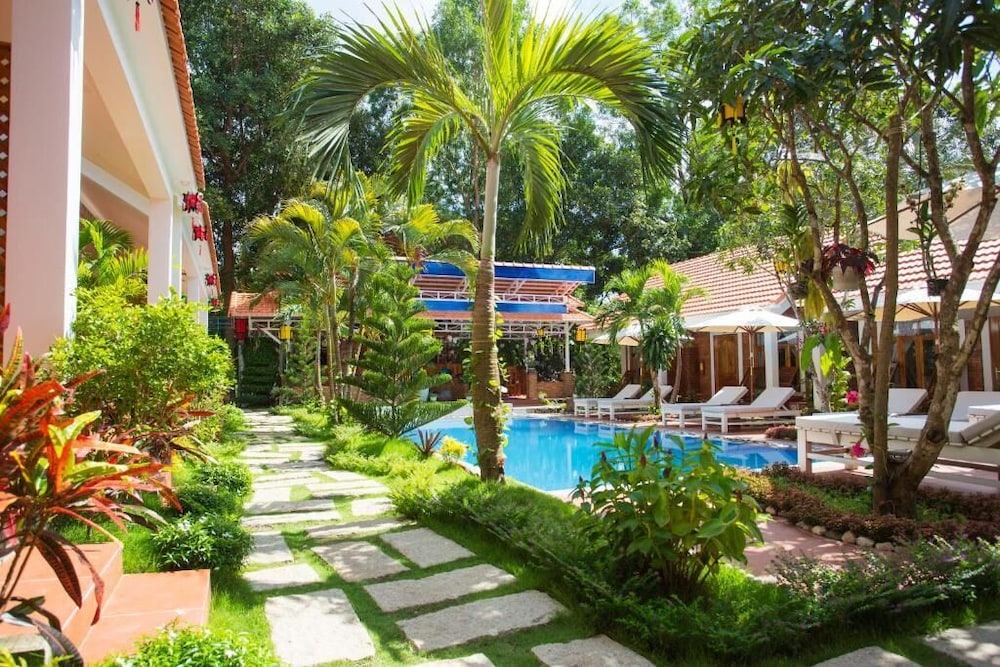 Little Garden Bungalow 10/65