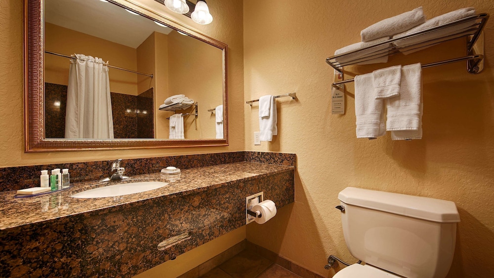 Best Western Plus Victoria Inn & Suites 8/26