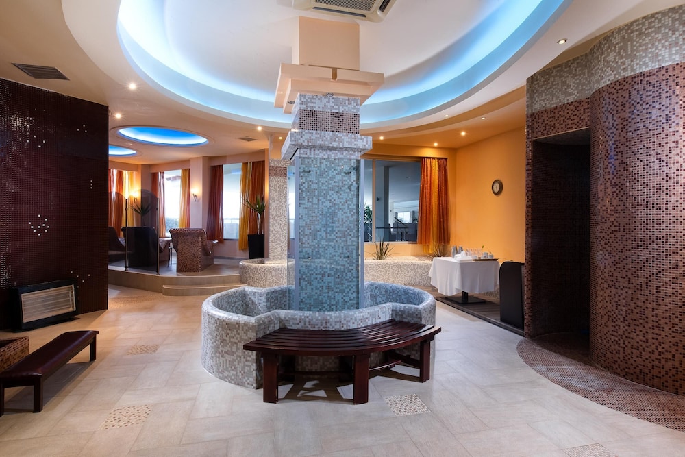Alexandros Palace Hotel and Suites 16/83