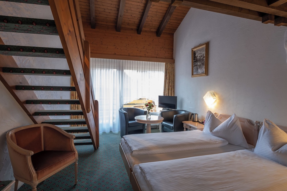Chalet Swiss Hotel 15/50