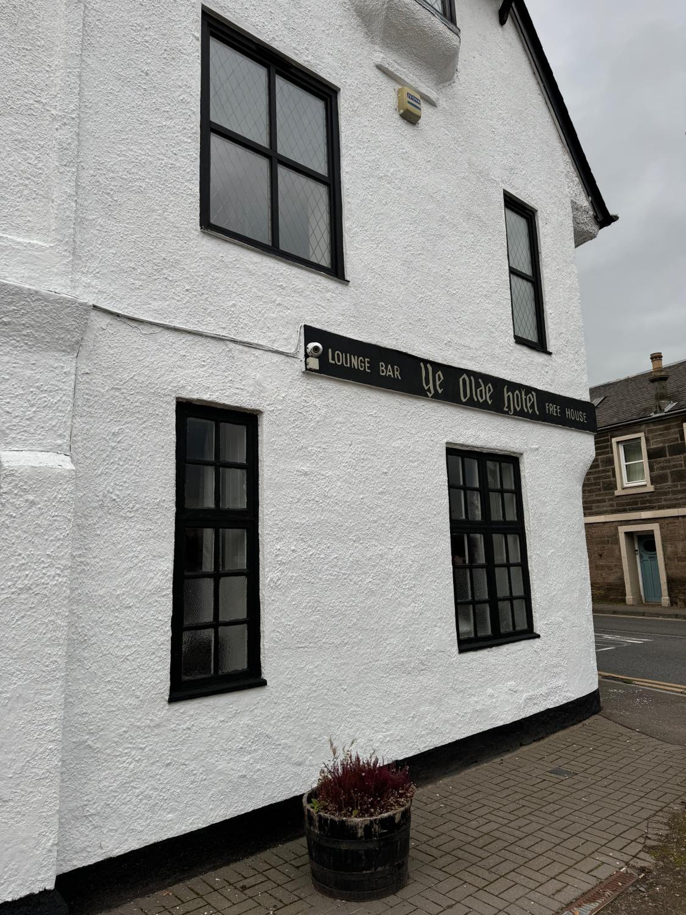 Ye Olde Hotel 1/19