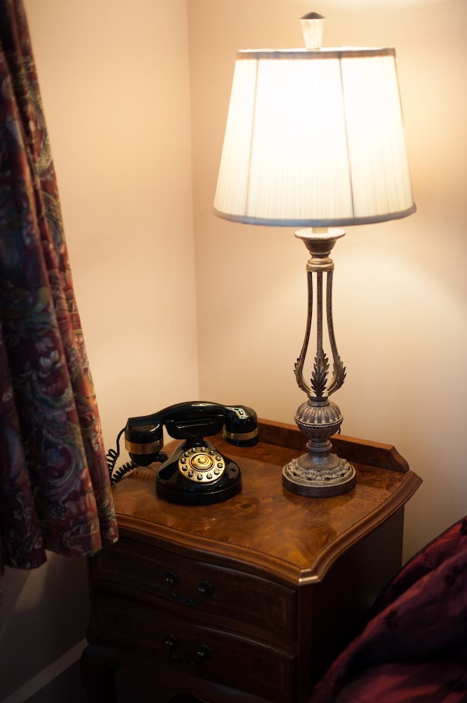 The County Hotel 15/50