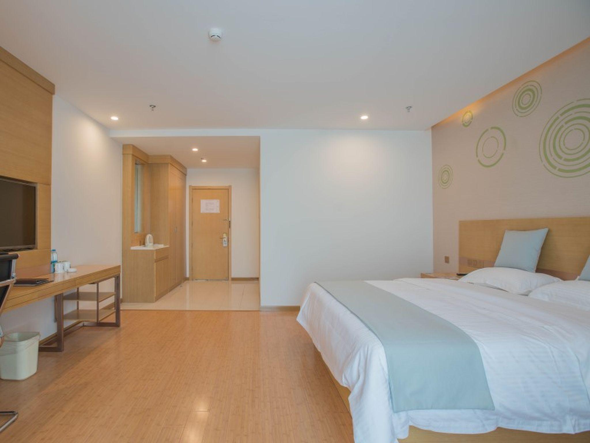SUPERIOR, QUEEN BED