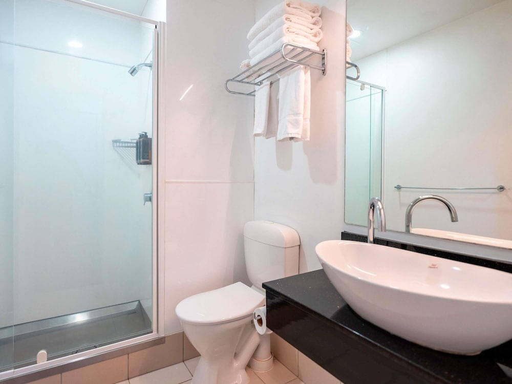 1 BEDROOM, APARTMENT, KITCHEN