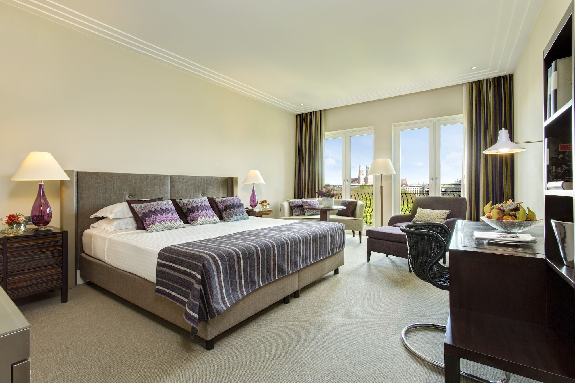 Deluxe, King Bed, Panoramic View, ROCCO FORTE THE CHARLES HOTEL 3/8
