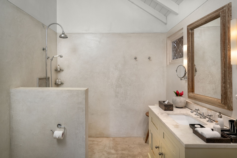 Taru Villas Rampart Street 44/50