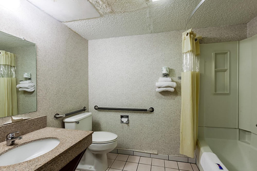 Motel6 Milwaukee, WI - Glendale 21/59