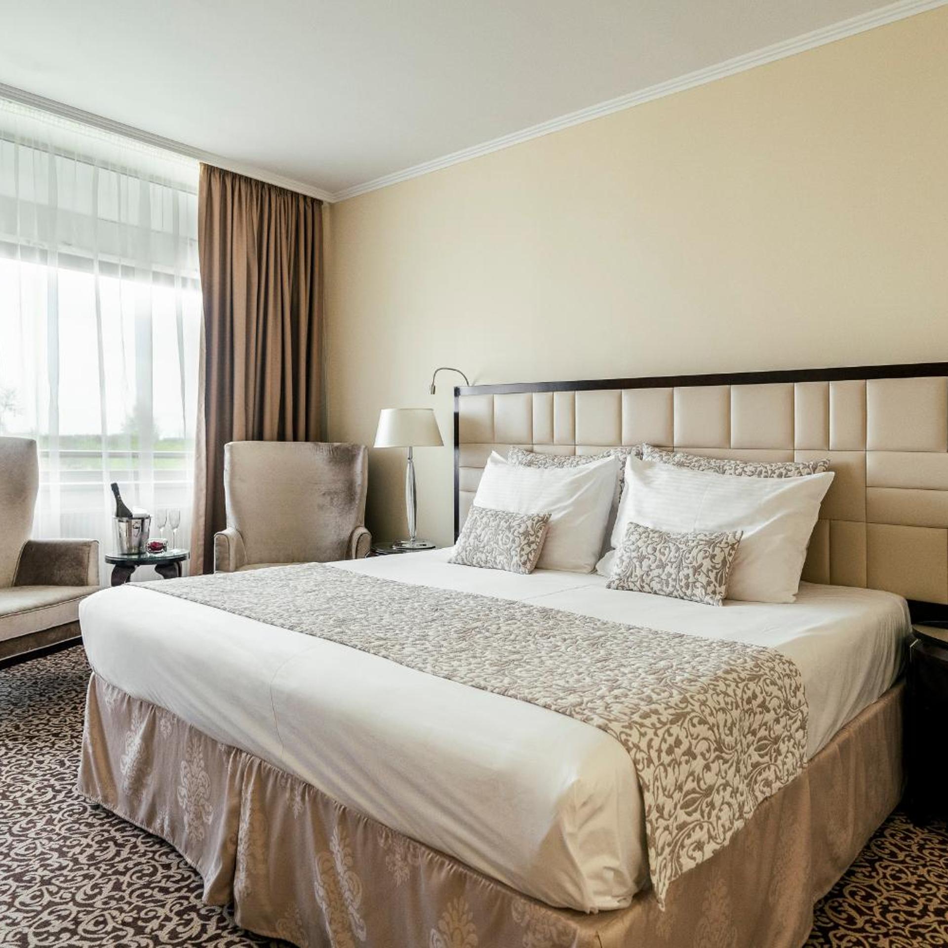 Deluxe, Double Bed