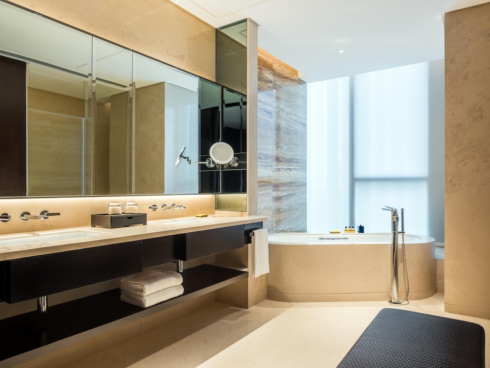 Hyatt Regency Shanghai Global Harbor 72/75