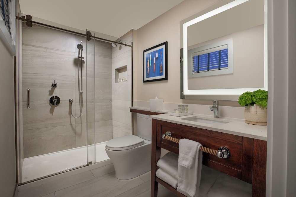 Premium, King Bed, Pool View, Sofa, Hyannis Harbor Hotel 2/2
