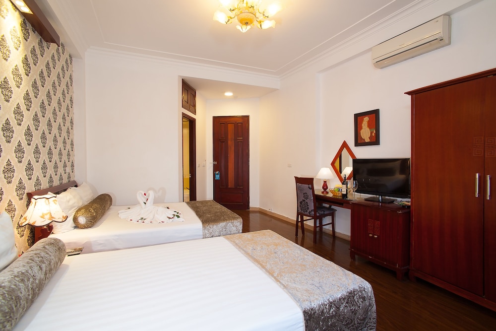Luxury Hotel 12/58